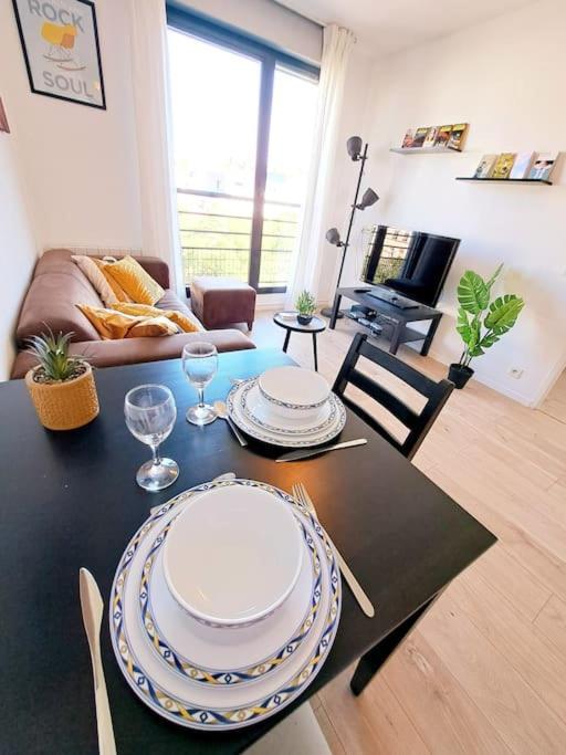 Le Valmy: Appartement Lumineux Au Pied Du Metro Lyon Exterior foto