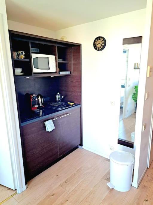 Le Valmy: Appartement Lumineux Au Pied Du Metro Lyon Exterior foto