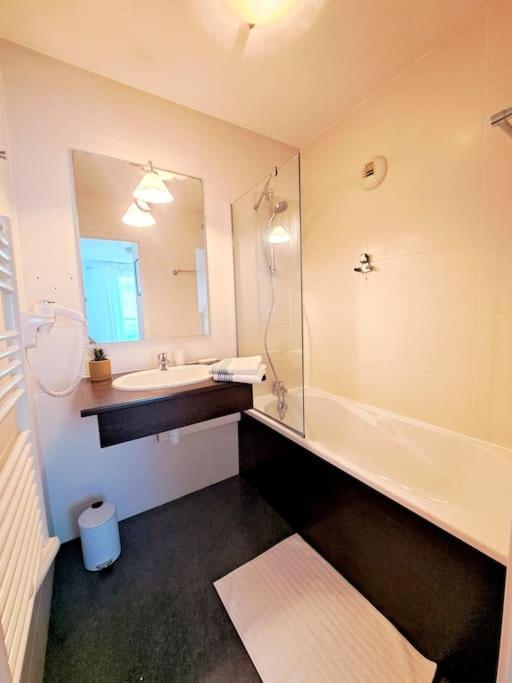 Le Valmy: Appartement Lumineux Au Pied Du Metro Lyon Exterior foto